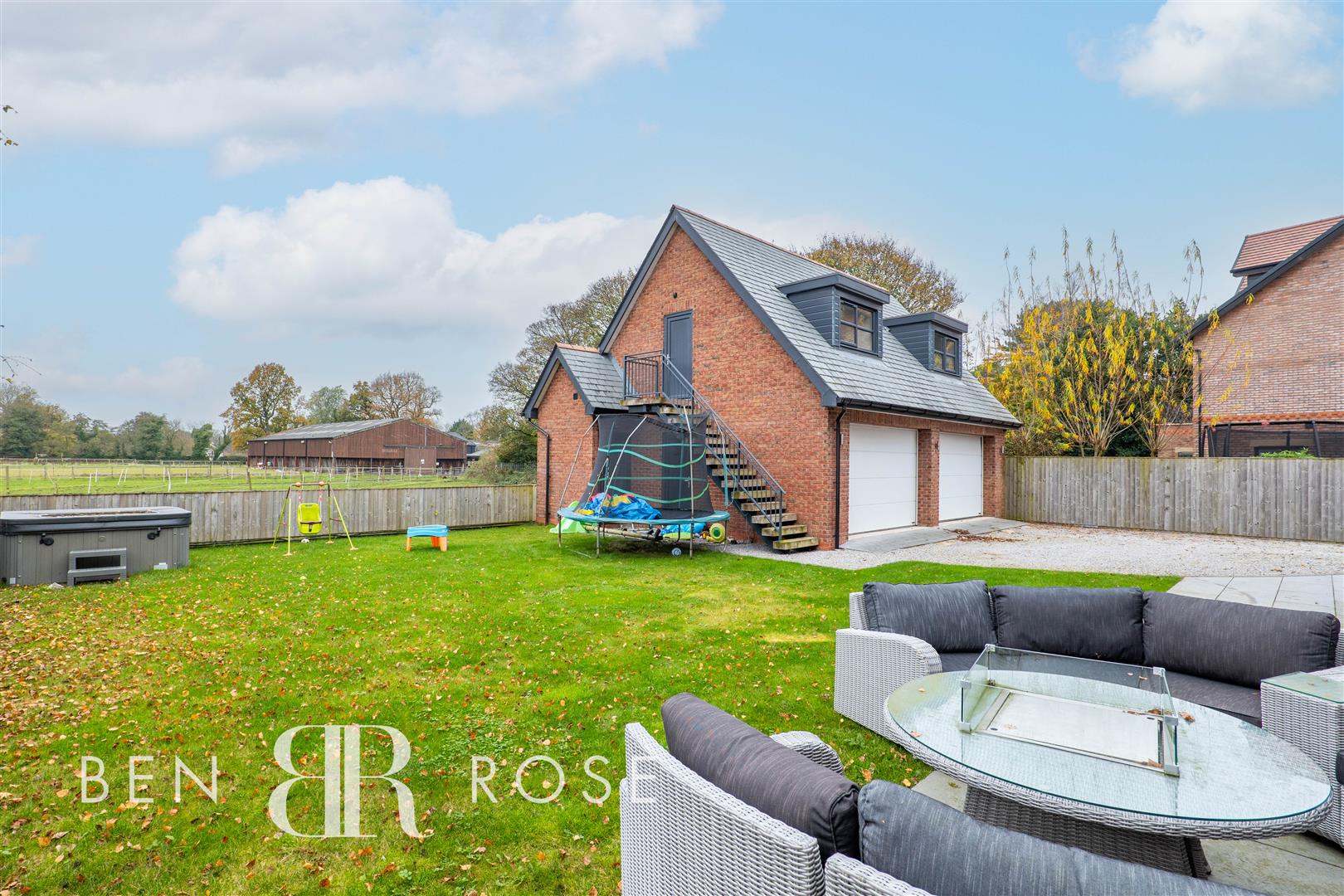 6 bed property in Meadowcroft Gardens, Preston
